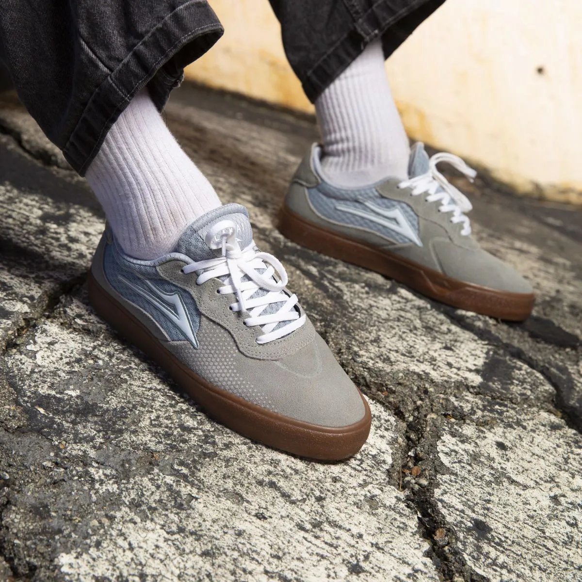 Essex - Light Grey/Gum Suede