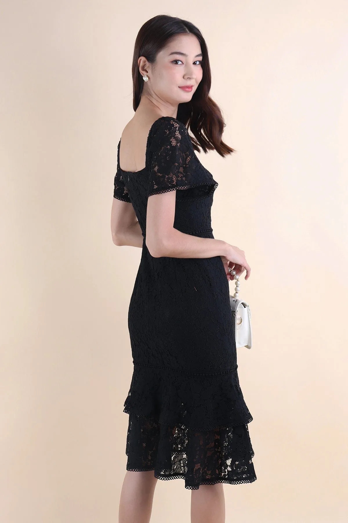 GEMMA LACE MERMAID DRESS IN BLACK