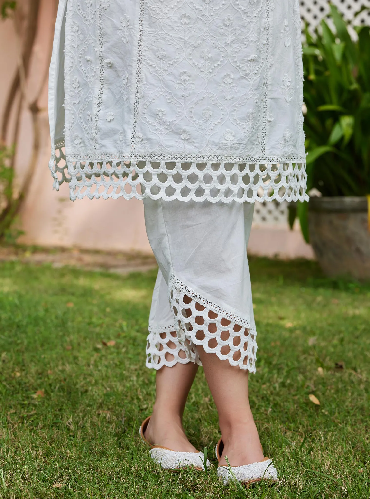 Mulmul Cotton Kainat Off White Kurta with Mulmul Cotton Naksh Off White Pant